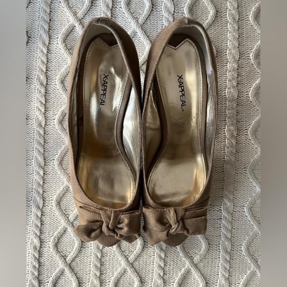 X-Appeal Brand Faux Suede Heels with Front Bows, Peek a Boo Toes Women’s 6.5 - Picture 8 of 10